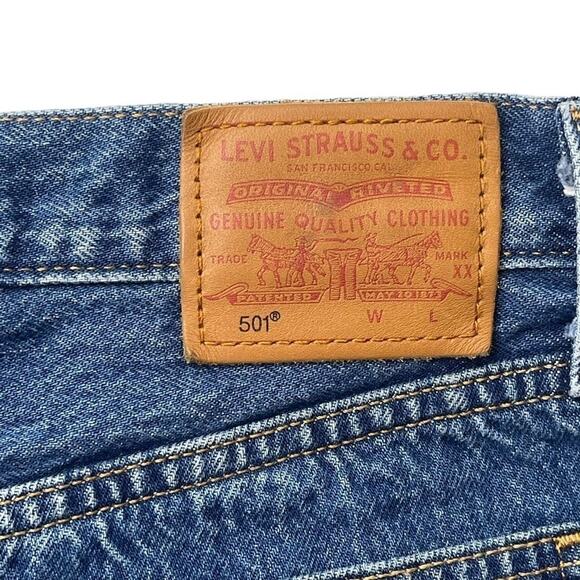 Levi’s 501 cutoff denim shorts jean high rise distressed women’s size 26/ 2 - Picture 9 of 11